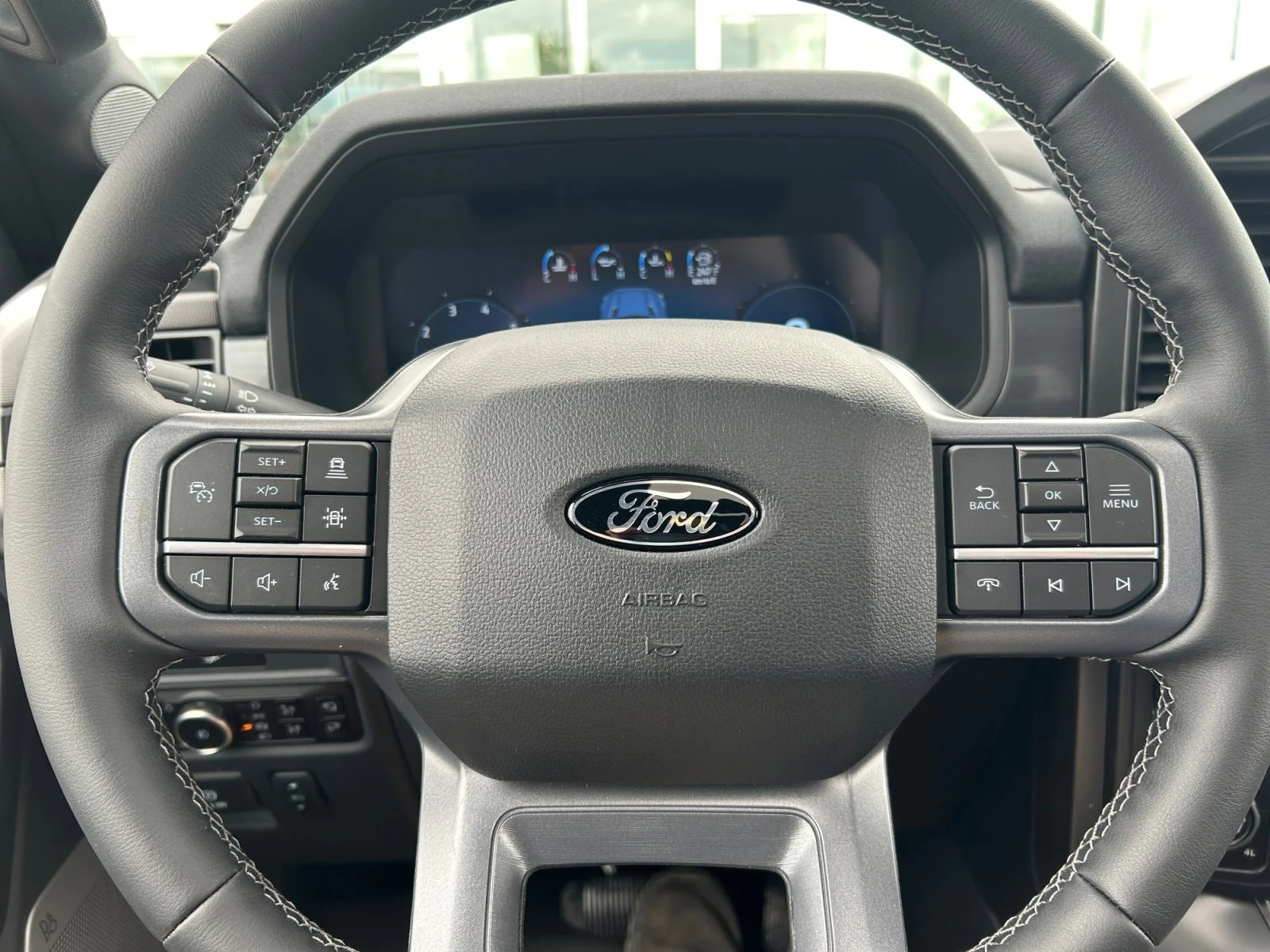 New 2026 Oxford White Ford Lariat image 22