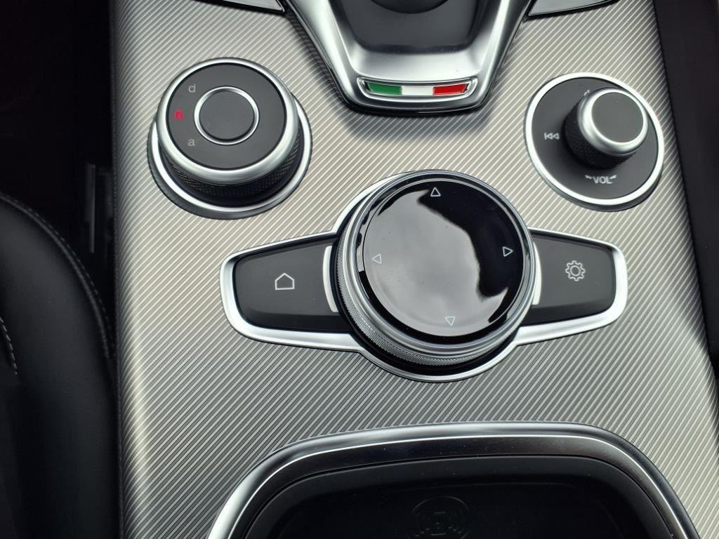 2025 Alfa Romeo Giulia Base - Photo 10