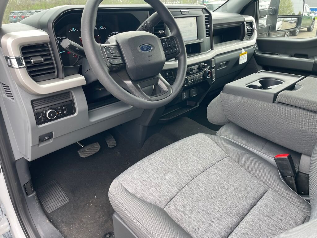 New 2026 Oxford White Ford XL image 6