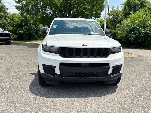 Used 2023 White Jeep Altitude image 10