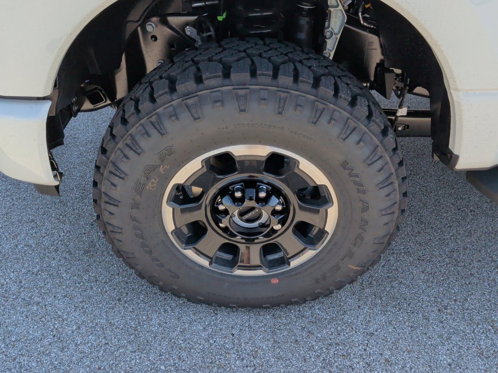 New 2027 Star White Metallic Tri-Coat Ford F-250® Platinum® image 50