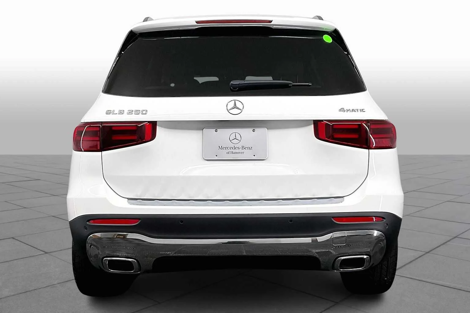 Used 2025 Polar White Mercedes-Benz GLB 250 image 5