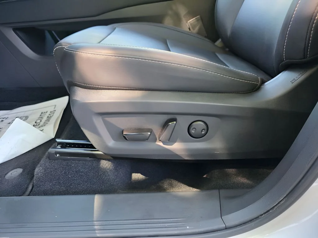 Used 2025 Brilliant Silver Metallic Nissan SL image 18