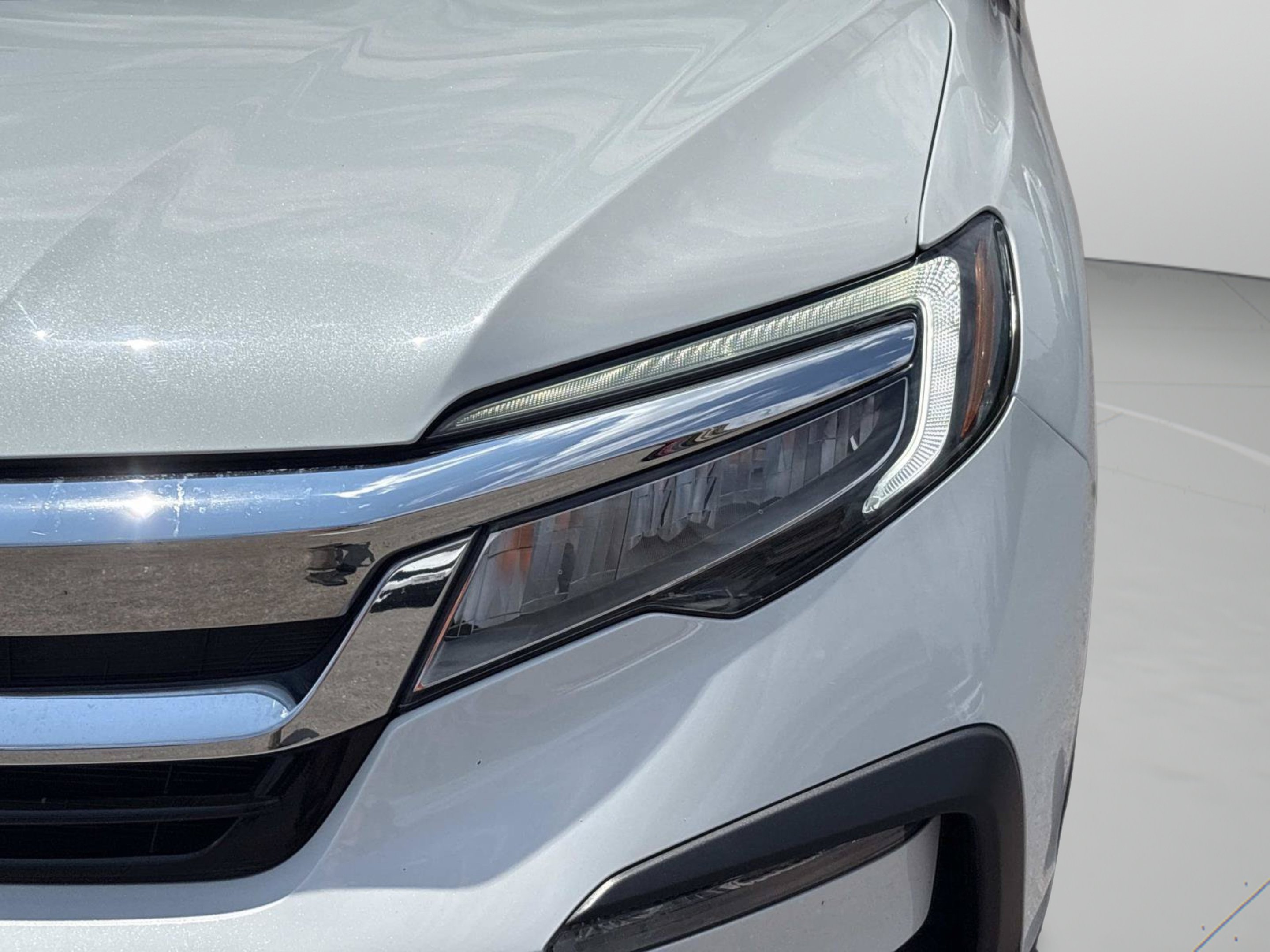 Used 2020 Platinum White Honda Touring image 36