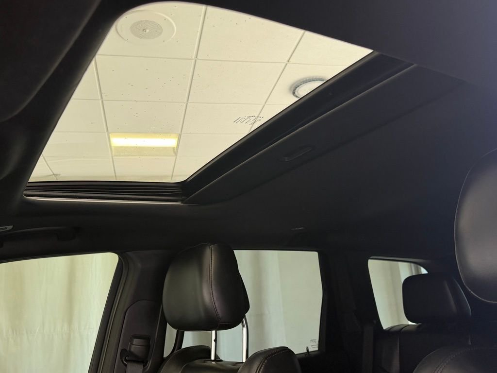 Used 2018 Granite Crystal Metallic Clearcoat Jeep Limited image 10
