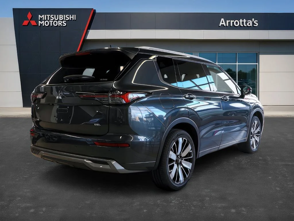 New 2026 Graphite Gray Mitsubishi SEL image 7