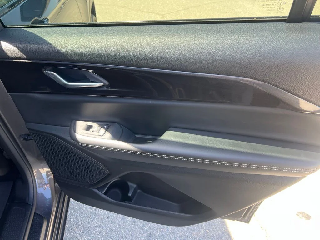 Used 2023 Metallic Jeep Altitude image 24
