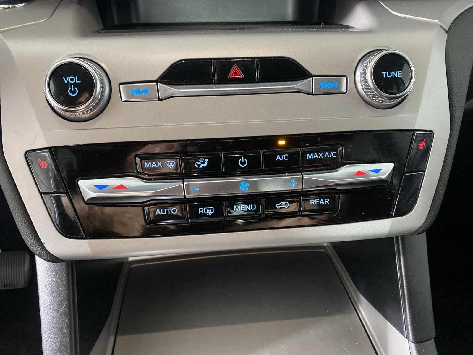 Used 2024 Iconic Silver Ford XLT image 29