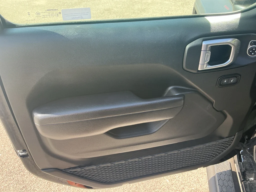 Used 2024 Black Clearcoat Jeep Sport S image 13