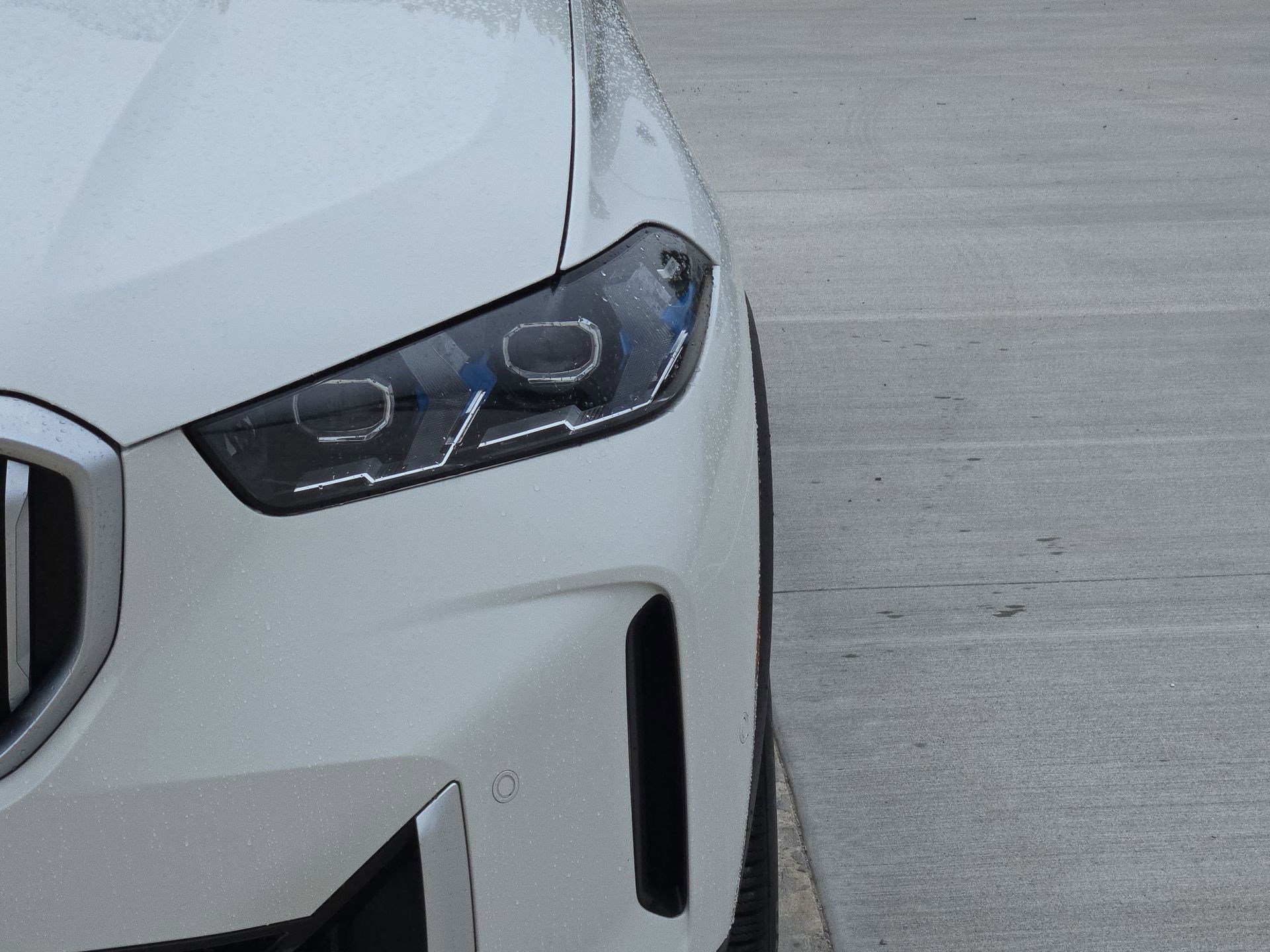 Used 2025 Alpine White BMW xDrive50e image 10