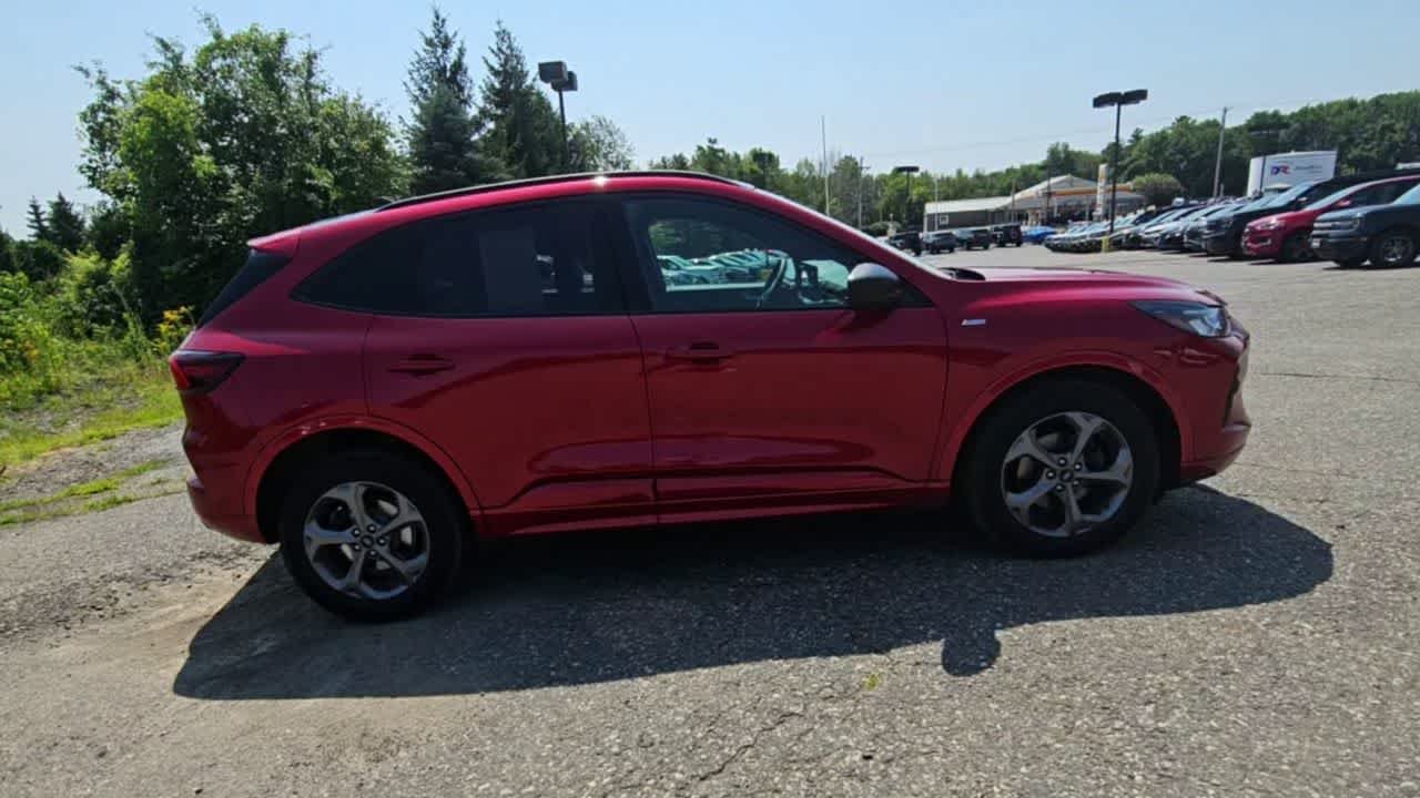 Used 2023 Rapid Red Metallic Tinted Clearcoat Ford ST-Line image 9