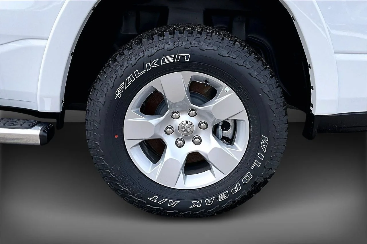 New 2026 Bright White Clearcoat RAM Big Horn/Lone Star image 31