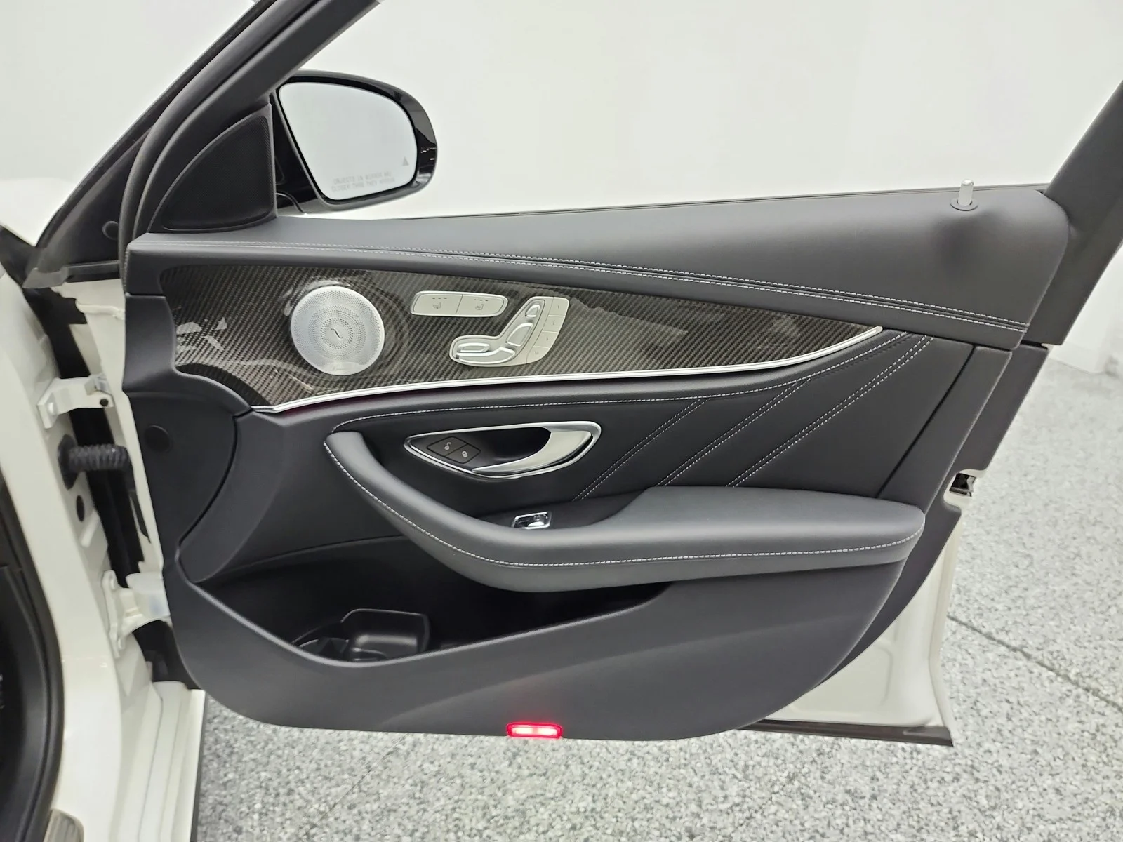 Used 2019 designo Diamond White Metallic Mercedes-Benz AMG® E 63 S 4MATIC+ Sedan image 21