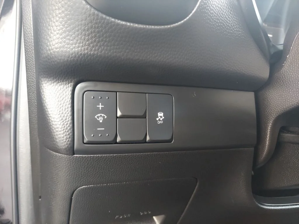 Used 2018 Black Kia Exclaim image 19