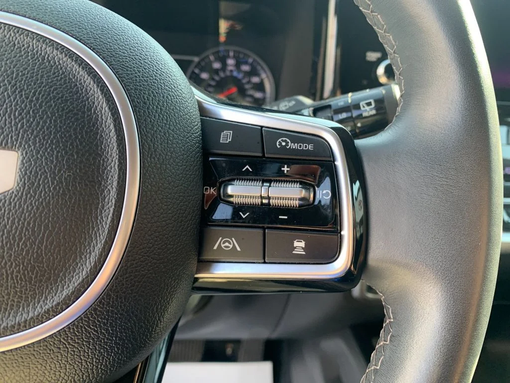 Used 2023 White Kia X-Line EX image 31