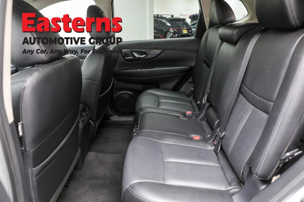 Used 2020 Silver Nissan SL image 20