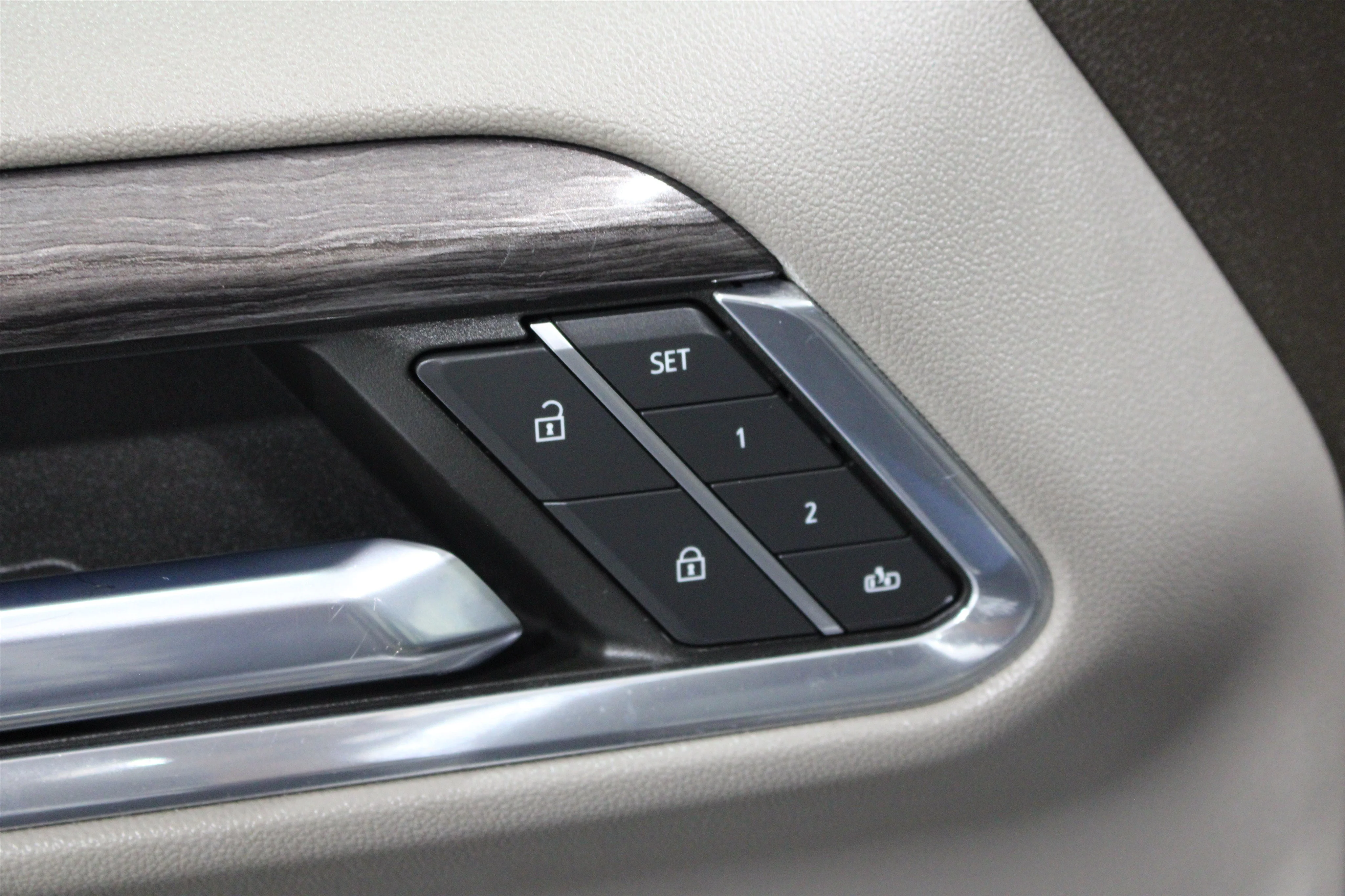 2024 Chevrolet Silverado 1500 LTZ - Photo 8