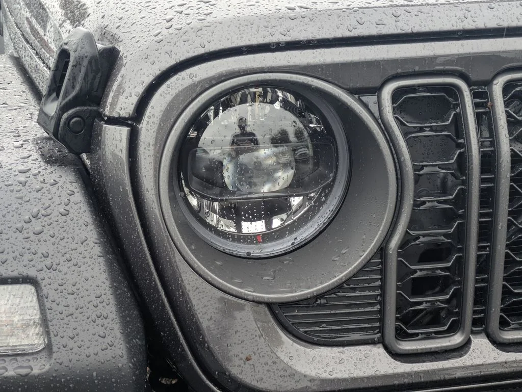 New 2026 Granite Crystal Metallic Clear-Coat Exterior Paint Jeep Sport S image 9