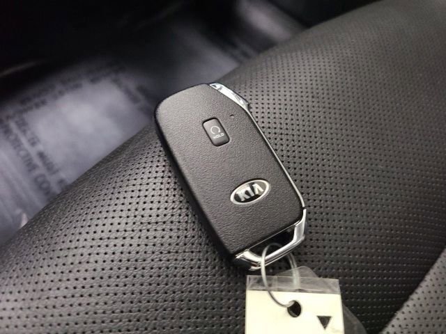 Used 2021 Glacial White Pearl Kia SX Prestige image 37