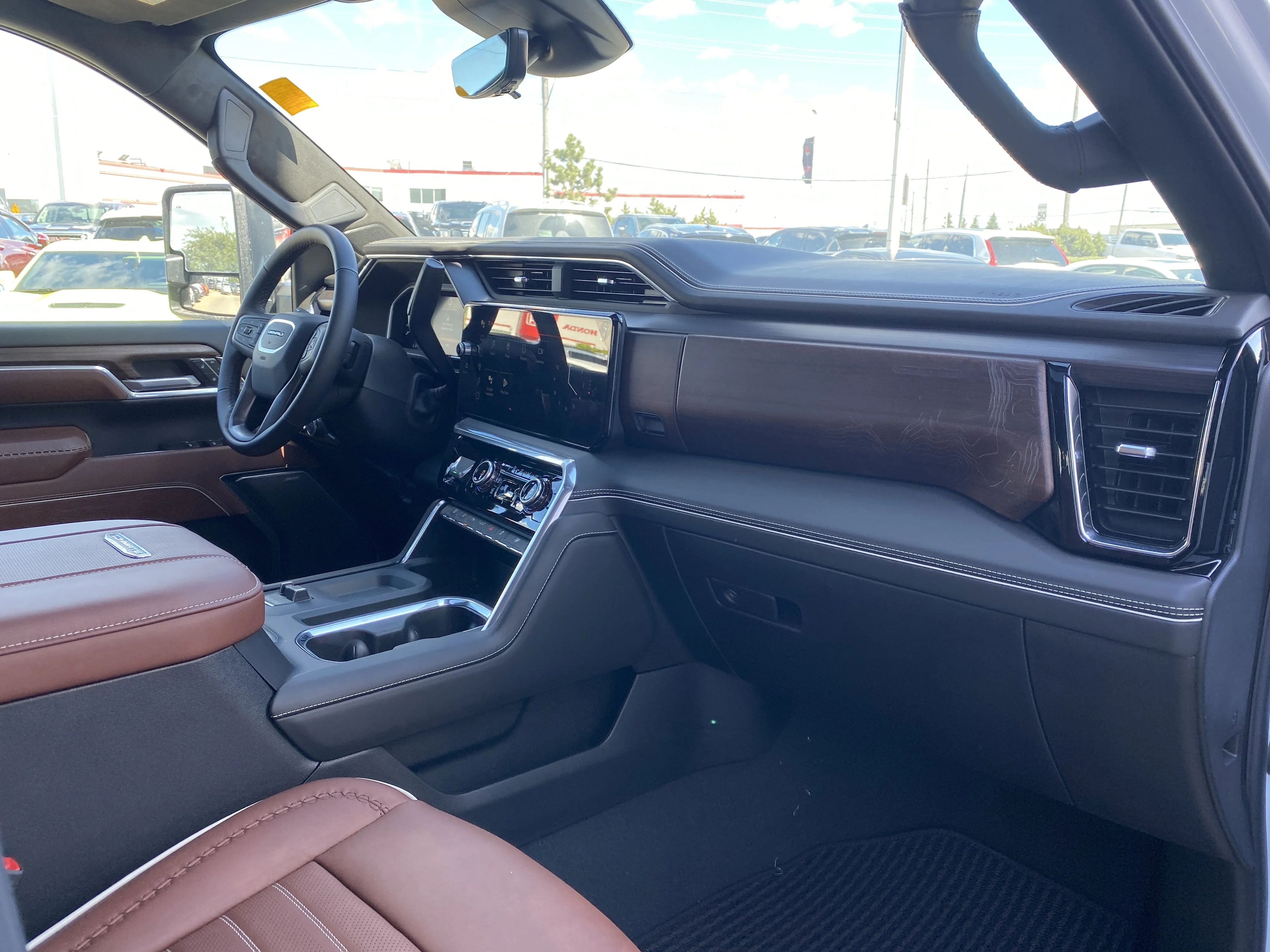 New 2026 GLACIER WHITE TRICOAT GMC Denali Ultimate image 31