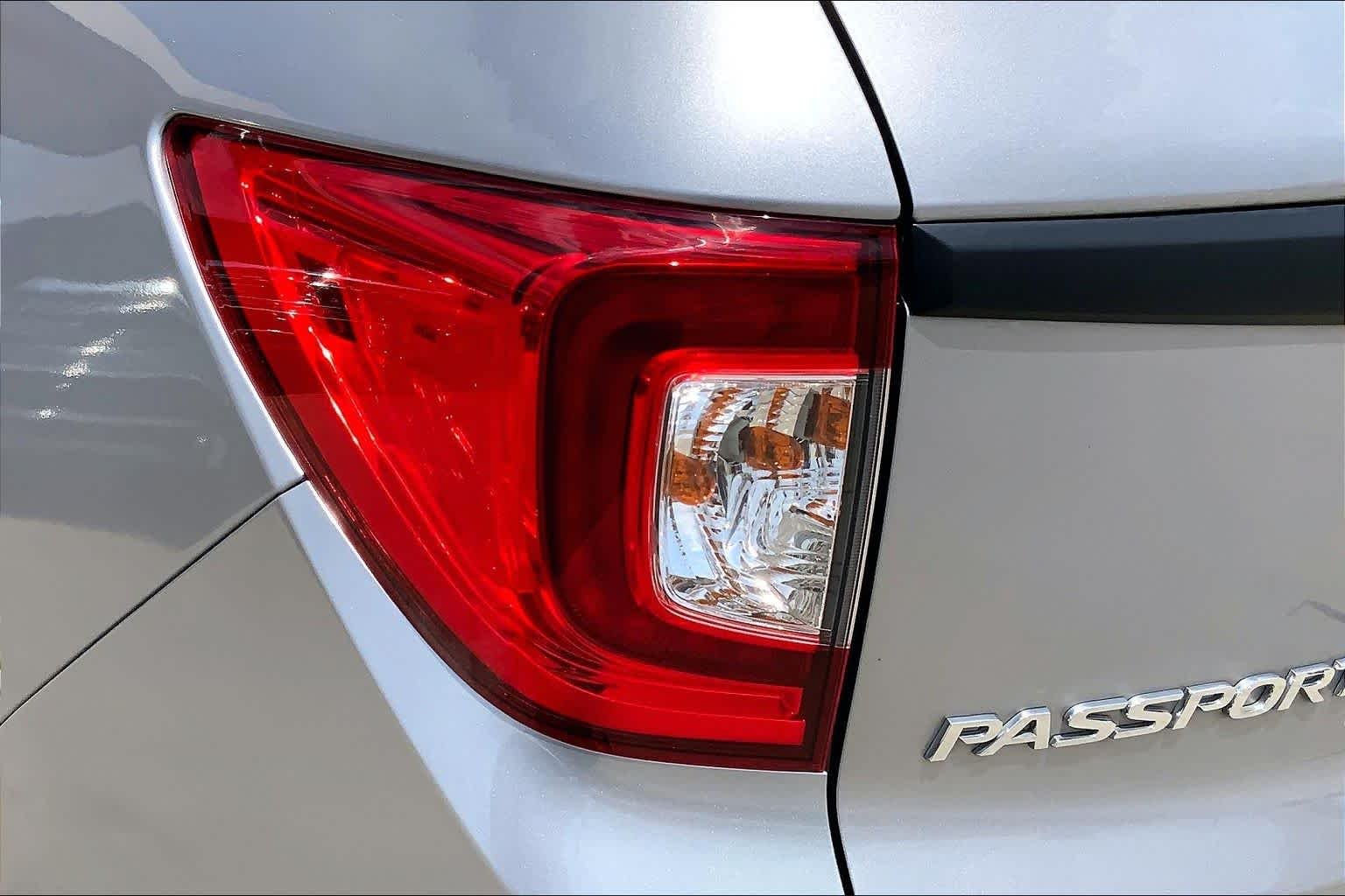 Used 2021 Lunar Silver Metallic Honda EX-L image 28