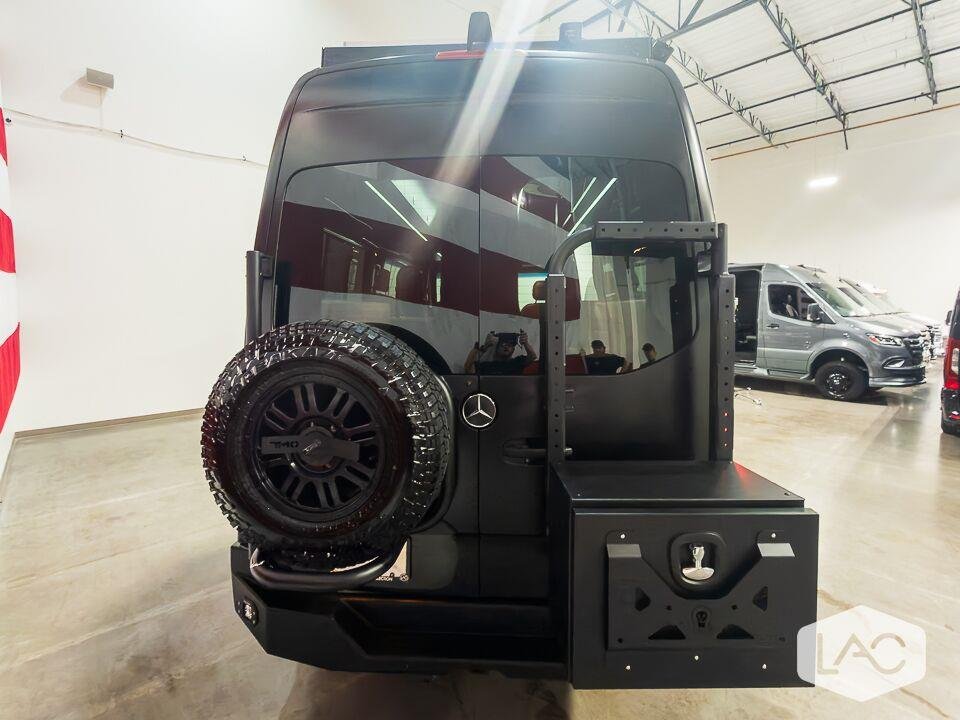 Used 2024 MATTE BLACK WRAP/ARTIC WHITE 27NORTH AWD | FALCON Shocks| Lithionics Batteries image 7