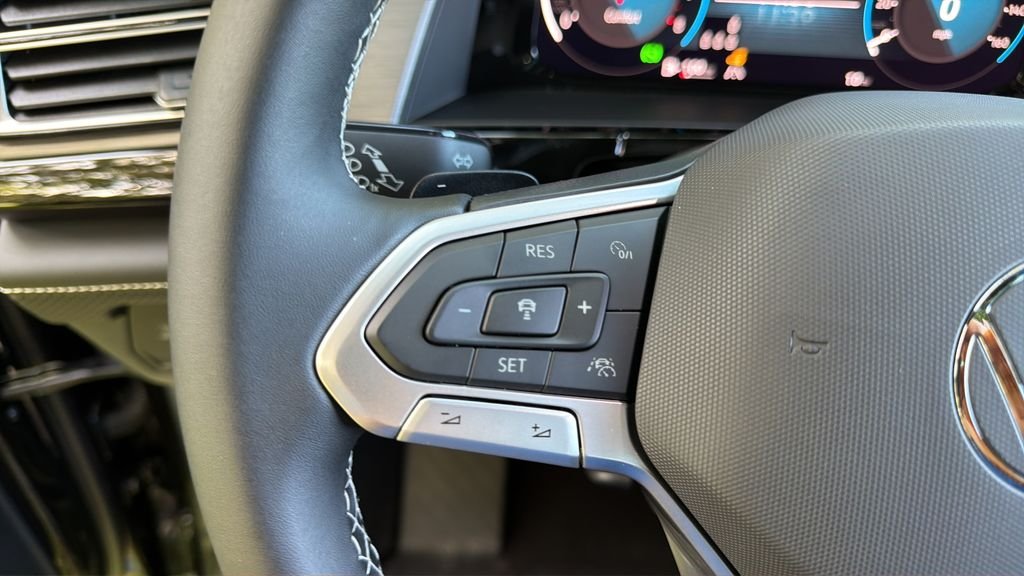 New 2026 Deep Black Pearl Volkswagen SE w/Technology image 24