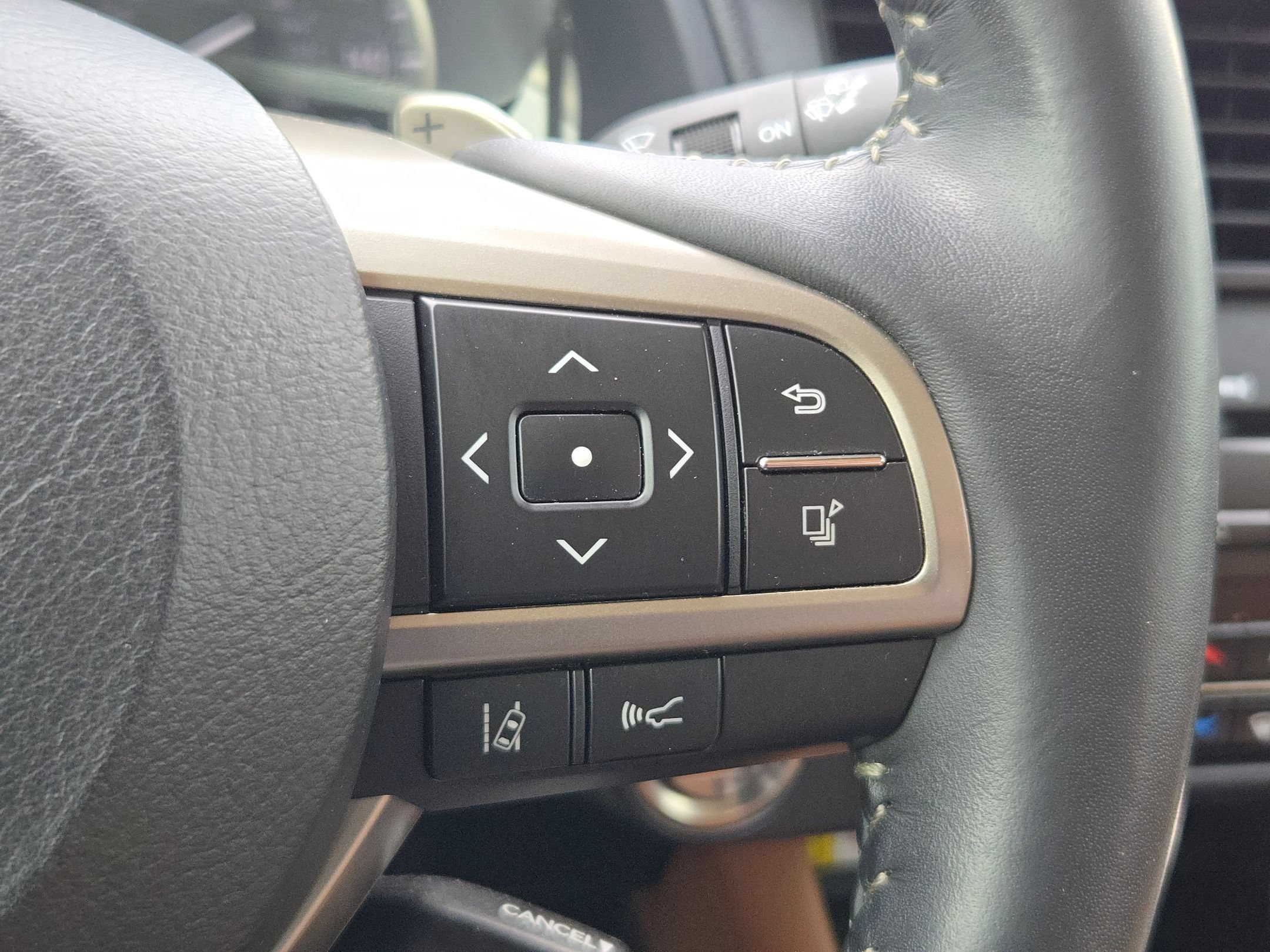 Used 2022 White Lexus RX 350 image 21