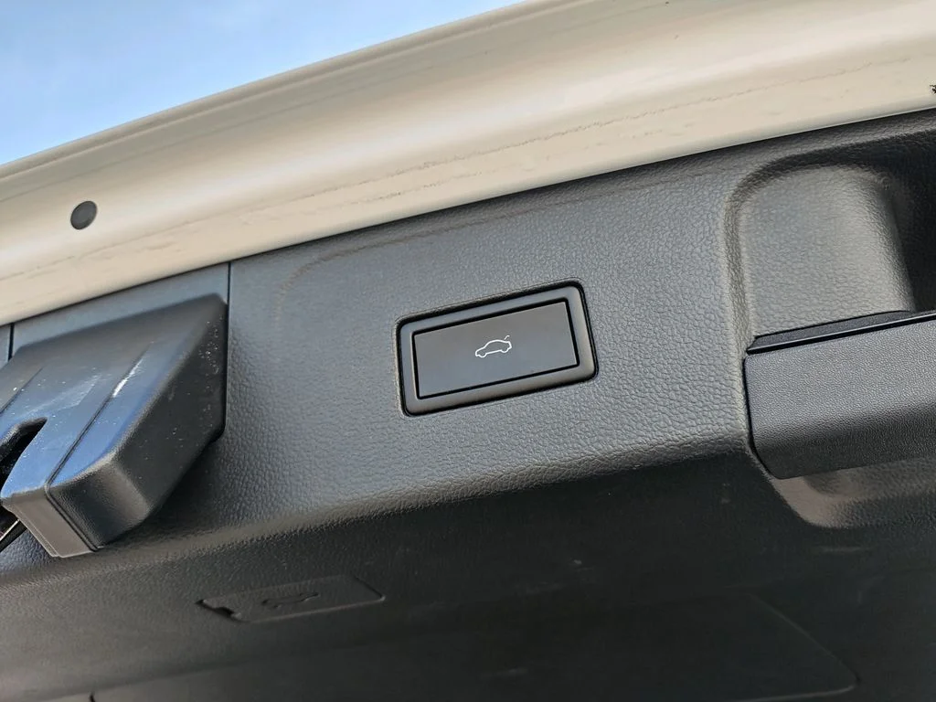 2025 Volkswagen Atlas SE w/Tech - Photo 31