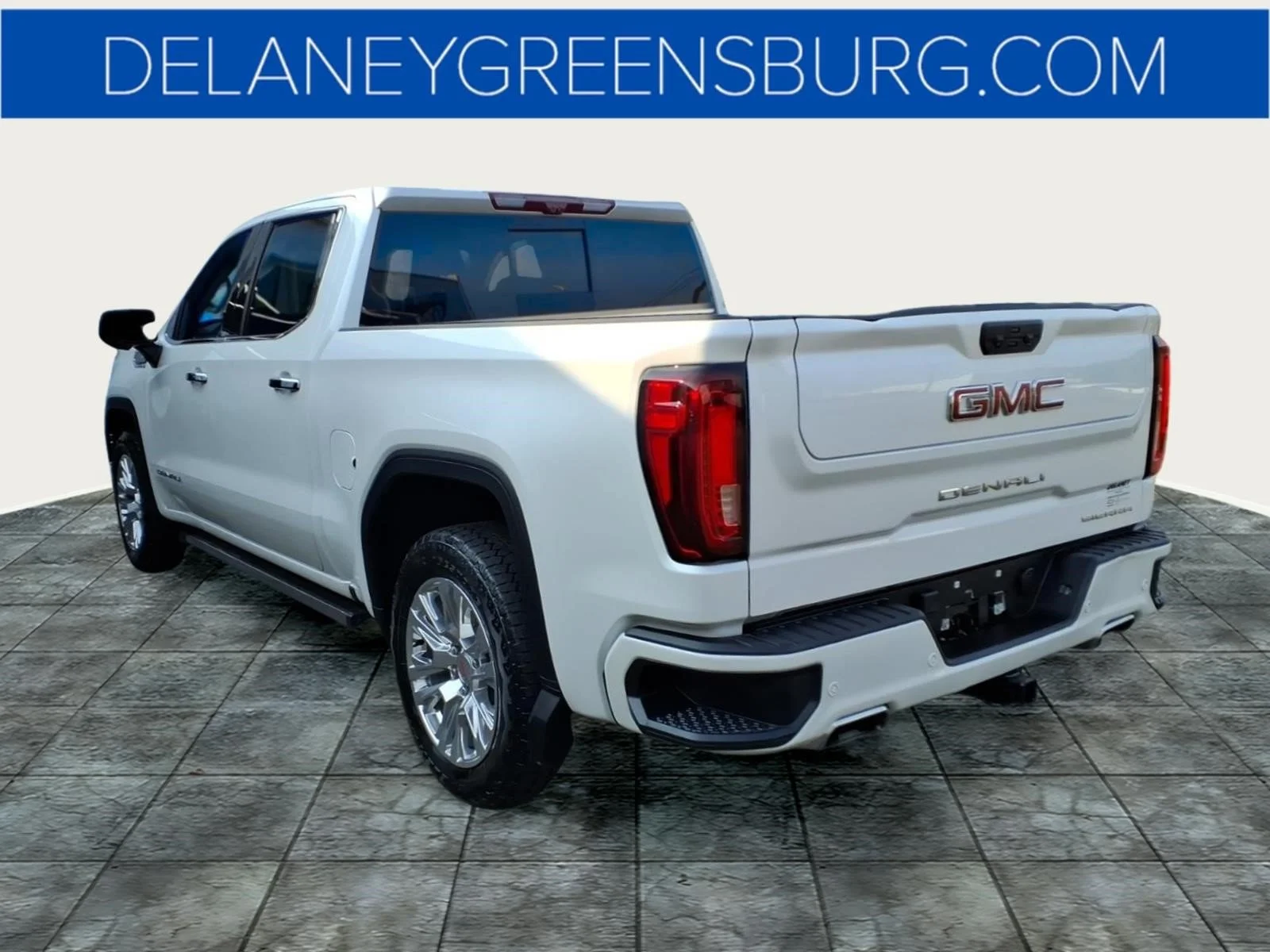 Used 2024 White Frost Tricoat GMC Denali image 5