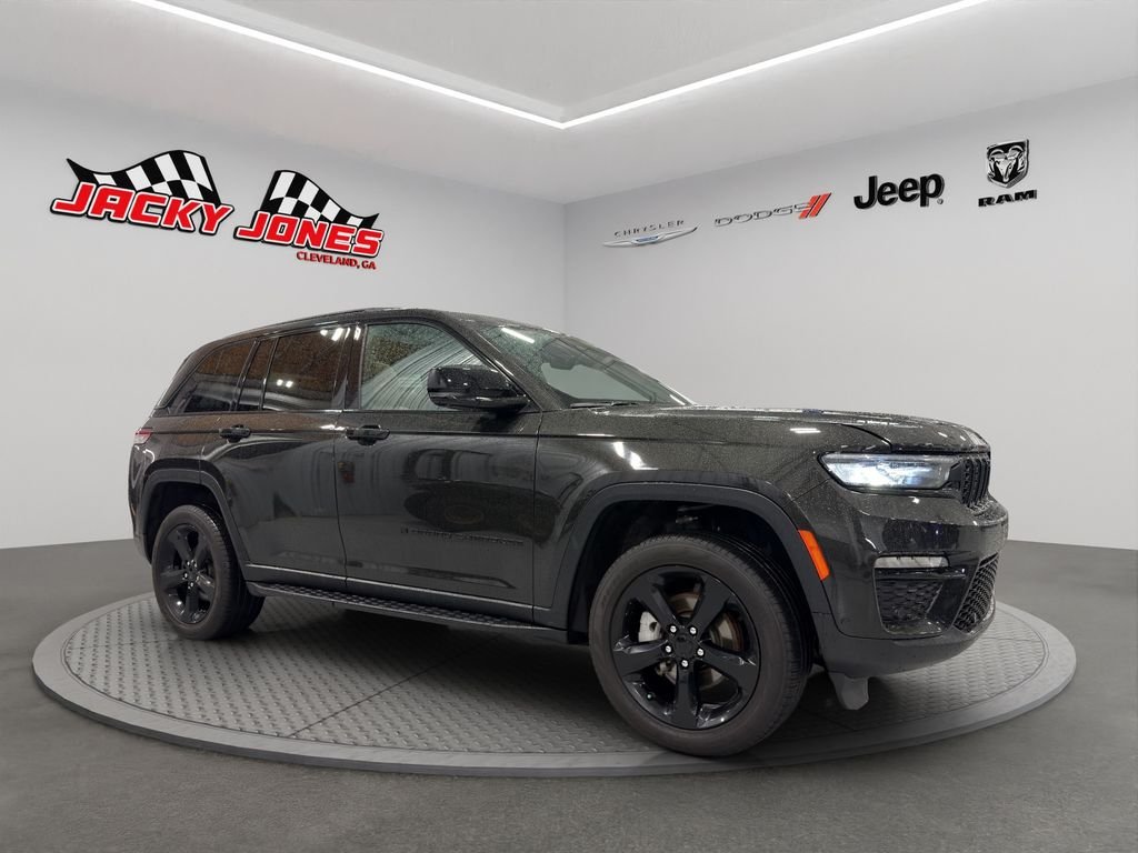 Used 2024 Rocky Mountain Pearlcoat Jeep Limited image 13