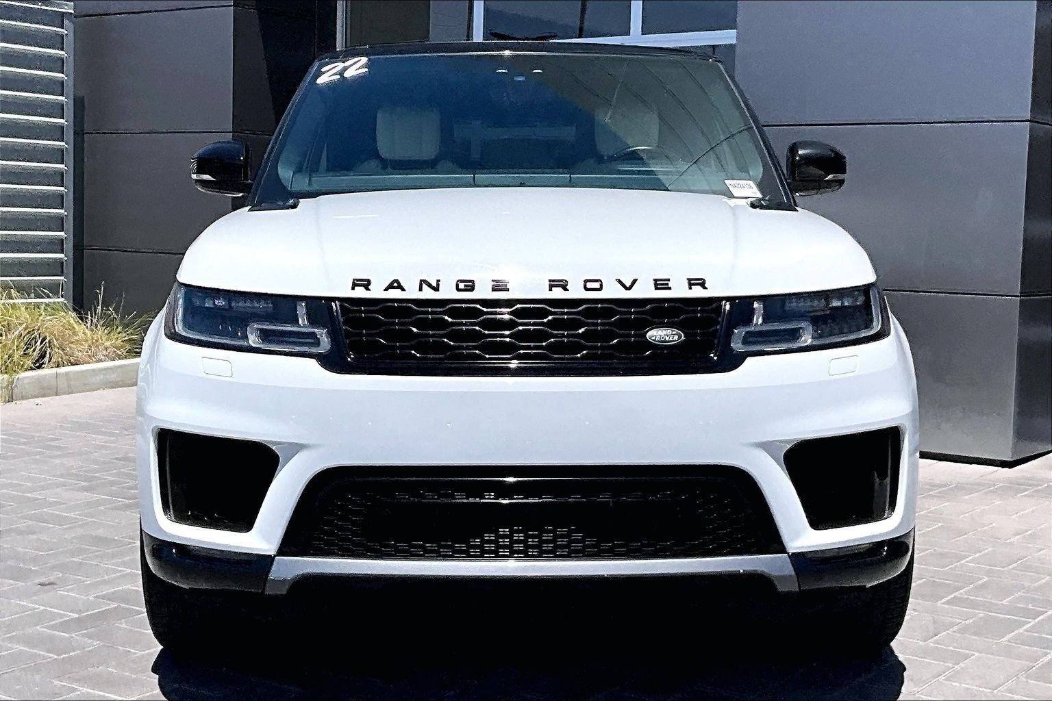 Used 2022 White Land Rover HSE Silver Edition image 2