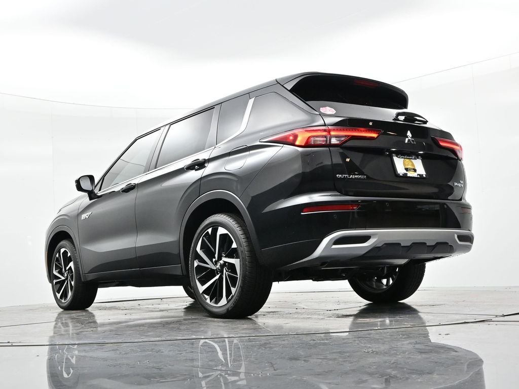 New 2025 Black Mitsubishi SE image 16