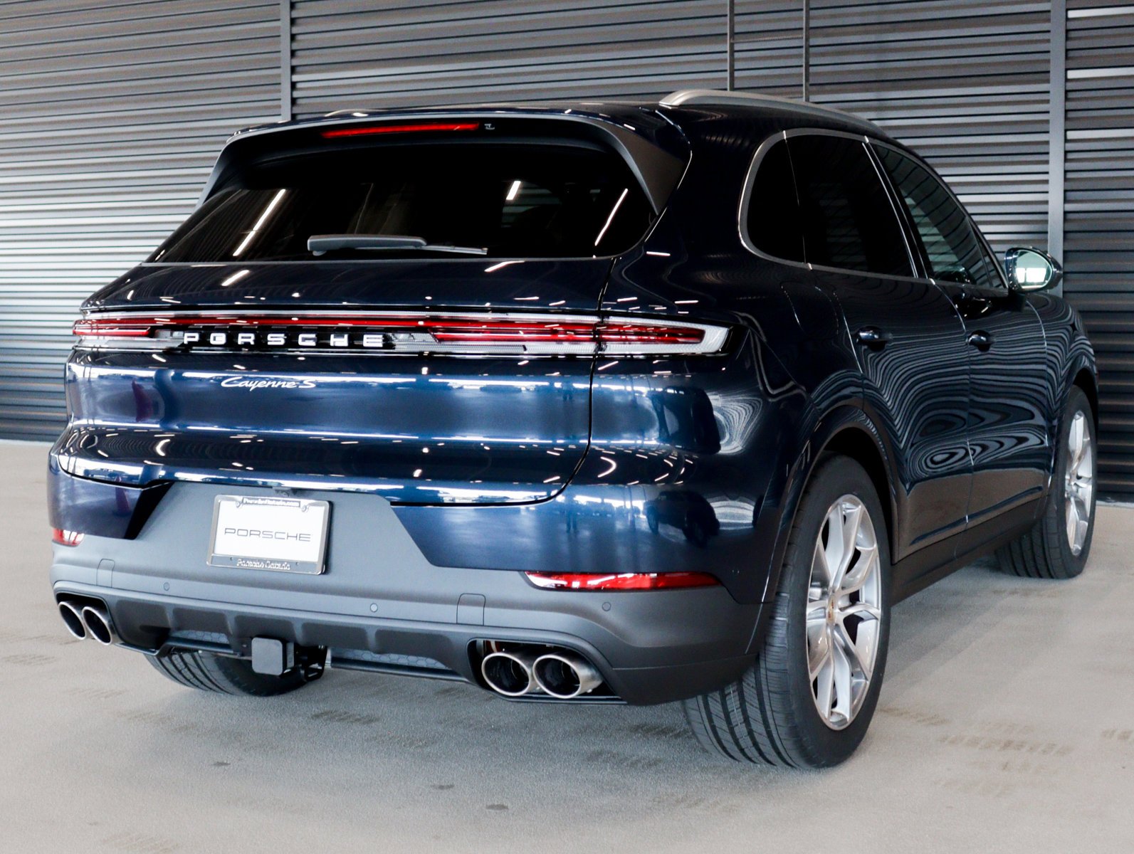2025 Porsche Cayenne S - Photo 10