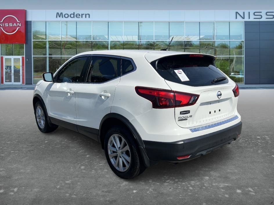 Used 2017 Glacier White Nissan S image 7