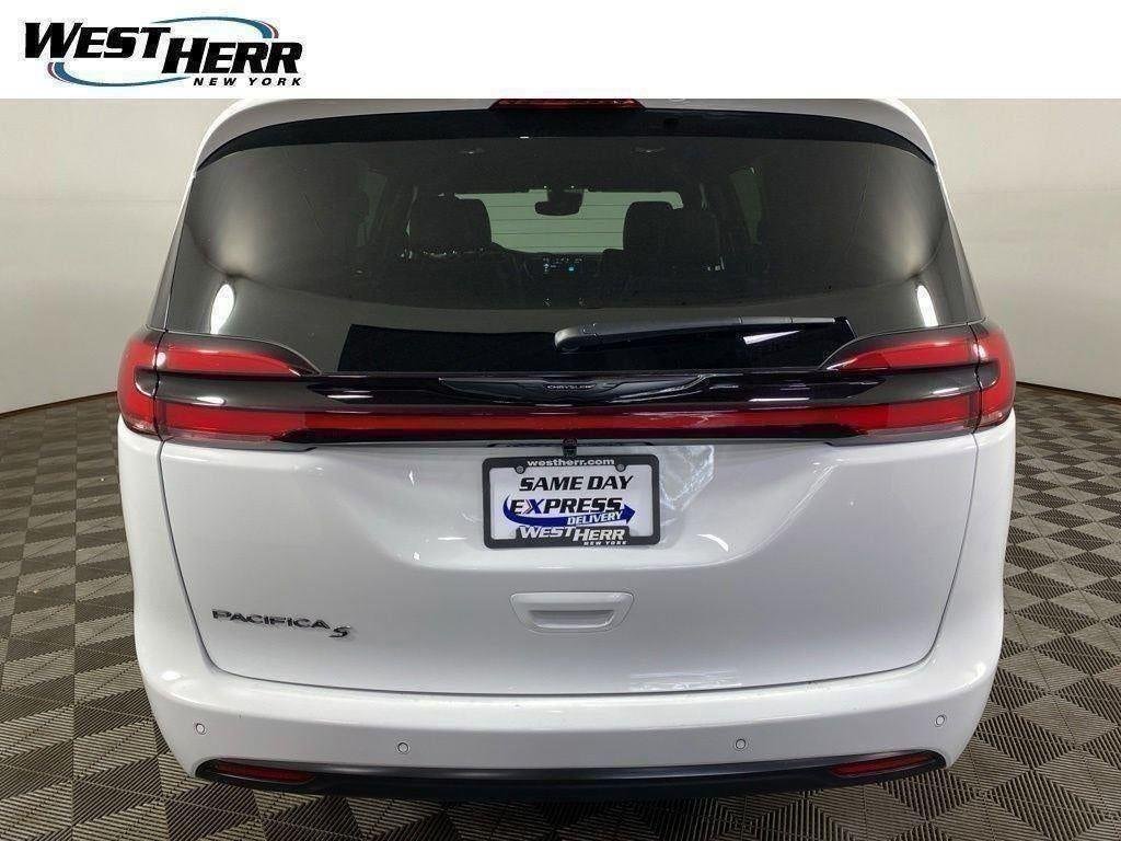 Used 2026 Bright White Clearcoat Chrysler Select image 44