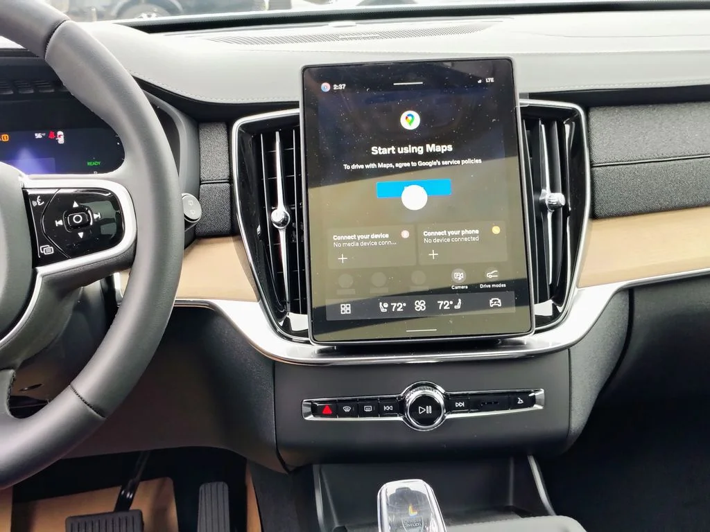 New 2026 Crystal White Volvo Plus image 26