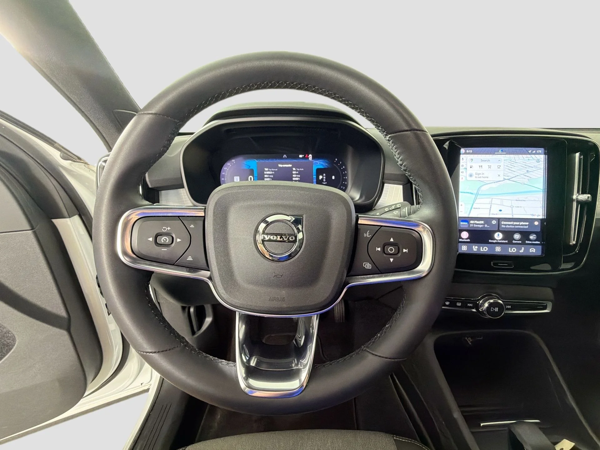 Certified Used 2023 Crystal White Volvo Core  image 12