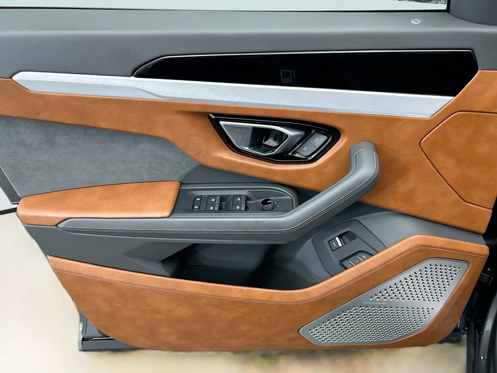 Used 2021  Lamborghini  image 23