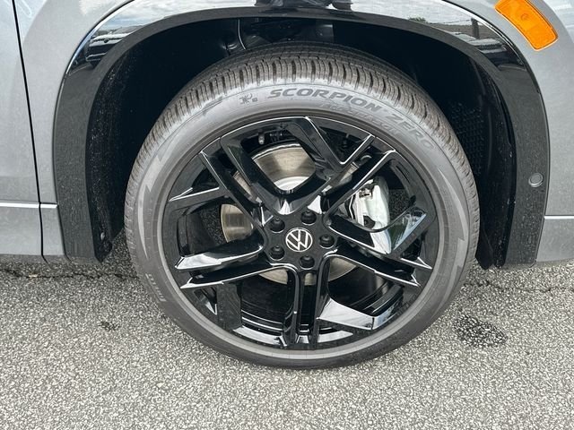 New 2026 Platinum Gray Metallic Volkswagen 2.0T SE R-Line Black image 12