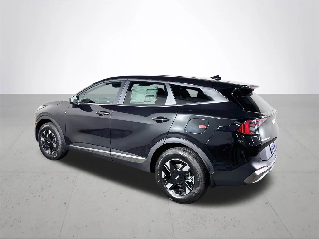 New 2027 Fusion Black Kia LX image 8