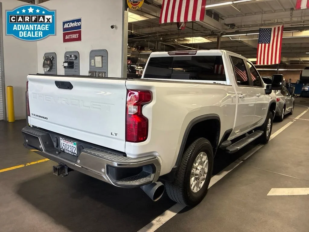 Used 2020 SUMMIT WHITE Chevrolet LT image 2