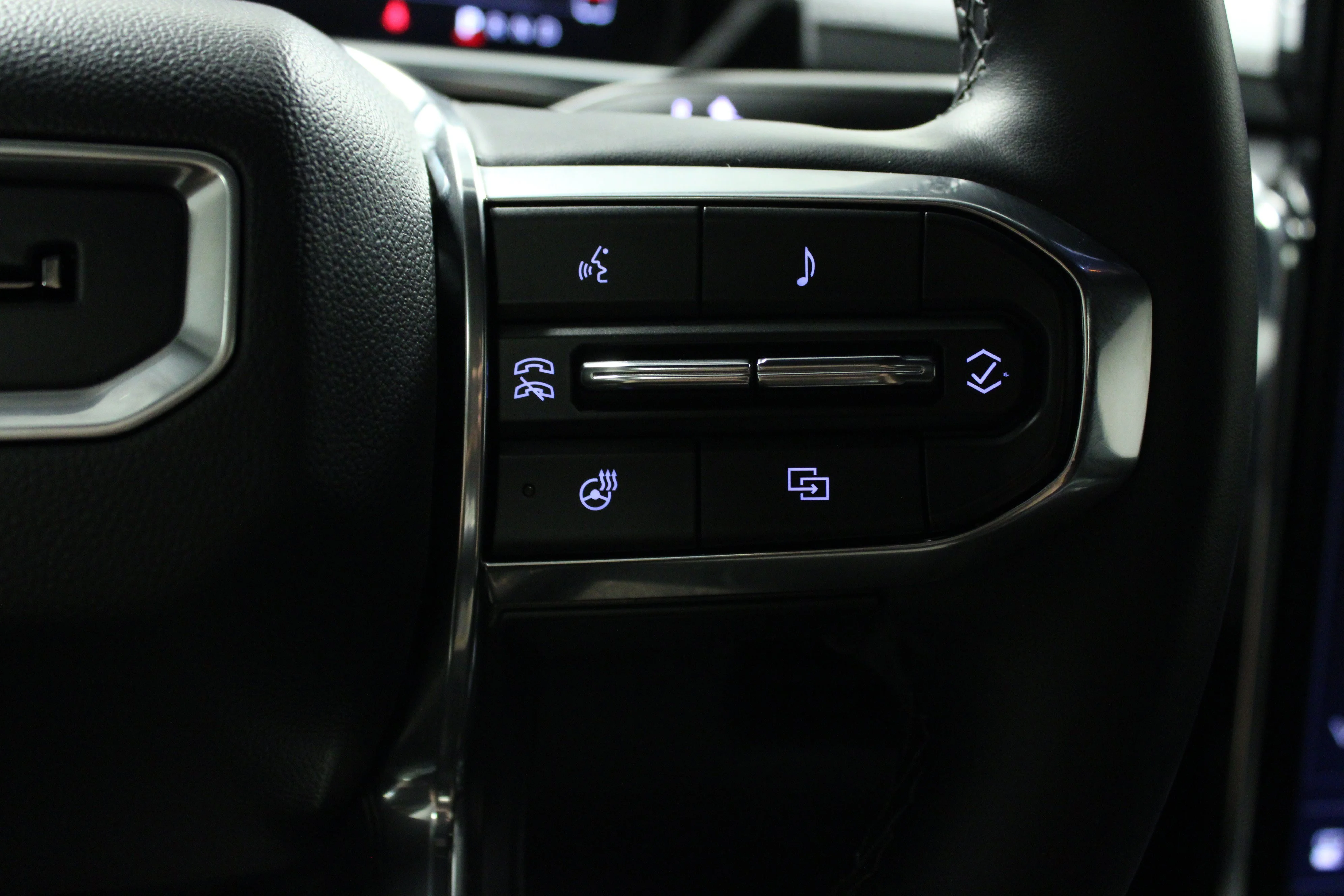 Used 2025 Onyx Black GMC Max Range Denali image 21