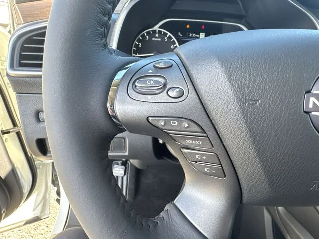Used 2024 White Nissan Platinum image 17