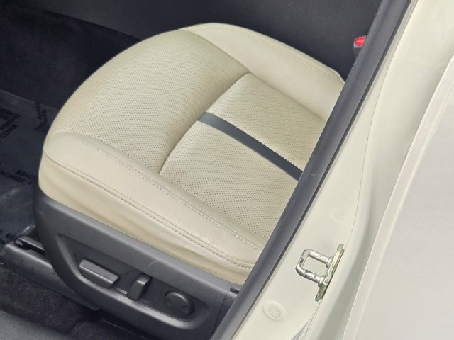 Used 2024 White Mazda Premium image 23