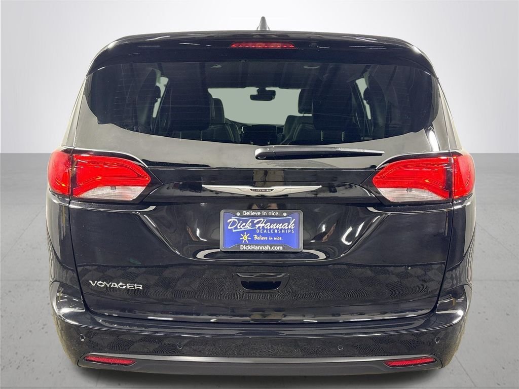 New 2026 Diamond Black Crystal Pearl-Coat Exterior Paint Chrysler LX image 7