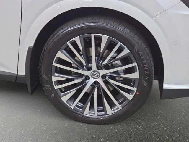 New 2026 Eminent White Pearl Lexus PREMIUM PLUS image 37