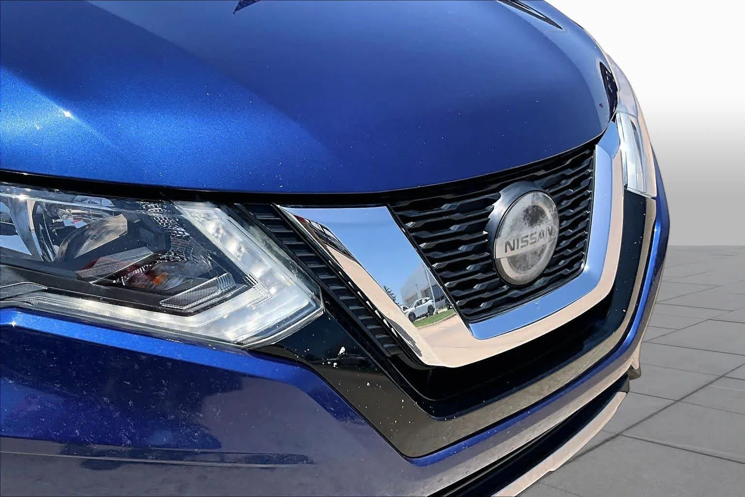 Used 2019 Caspian Blue Metallic Nissan SV image 28