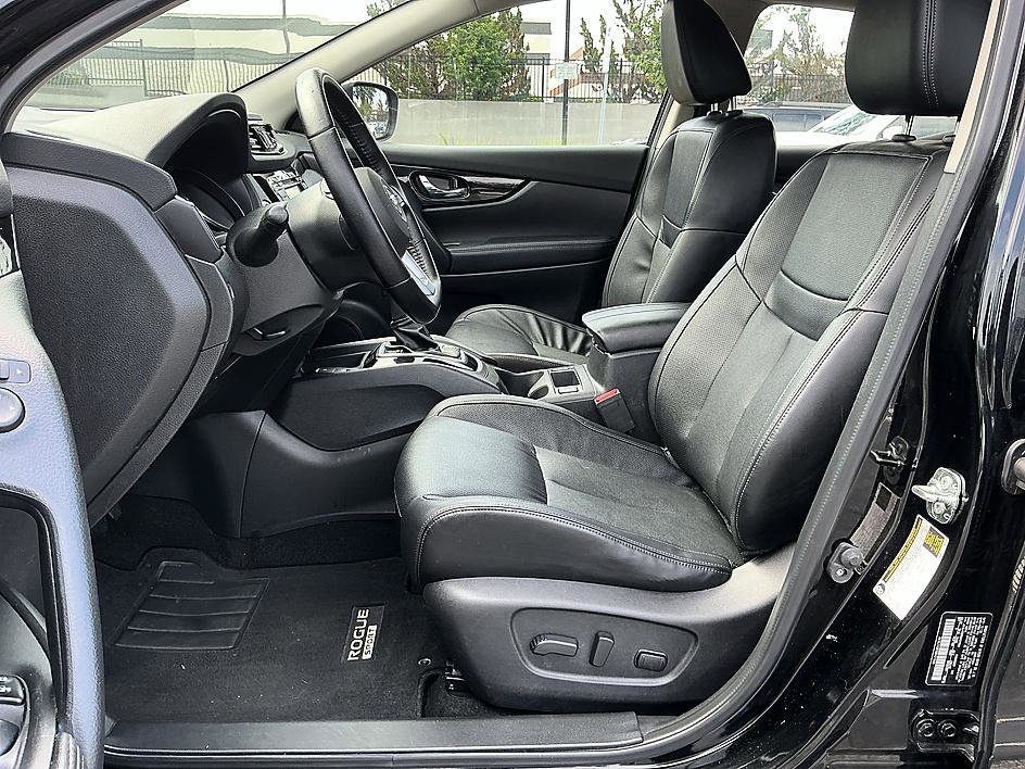Used 2021 Magnetic Black Pearl Nissan SL image 12
