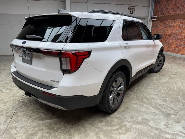 New 2026 Star White Metallic Tri-Coat Ford Active image 5